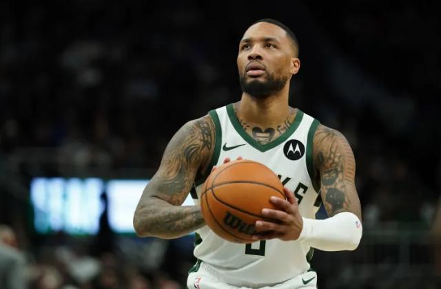 开云体育网址-血栓突袭75大巨星组合 雄鹿被迫转型防守绞肉机