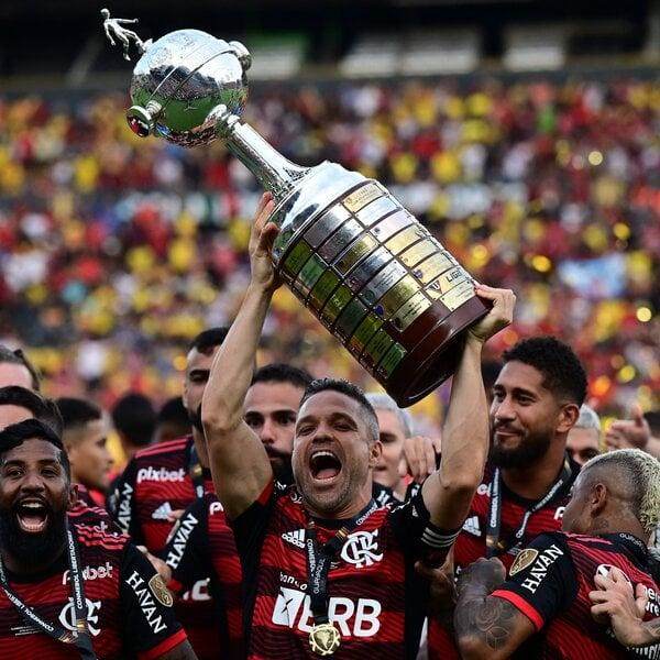 开云入口-他没成马拉多纳 他没成贝利 迭戈强罗比尼奥太多！