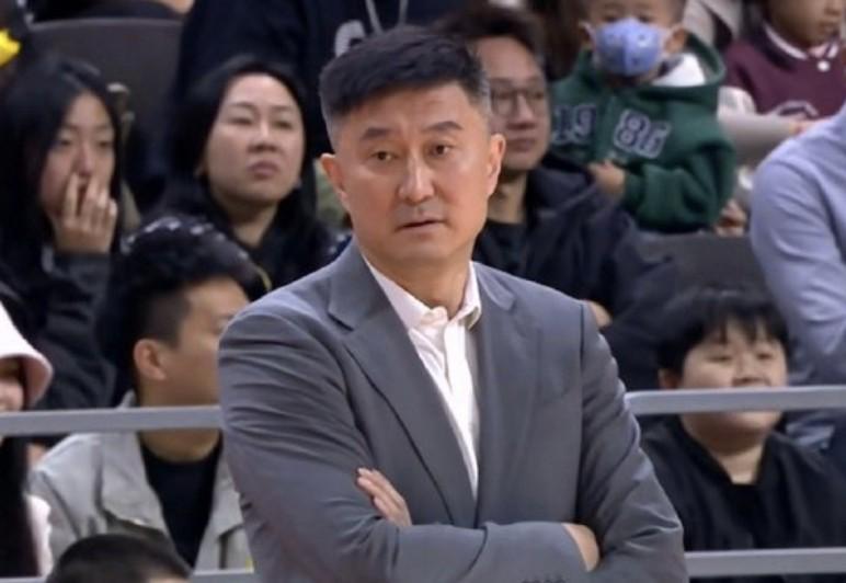 开云体育在线-杜锋：依然是开局挖坑的老问题；无论输赢大家都要有所提升